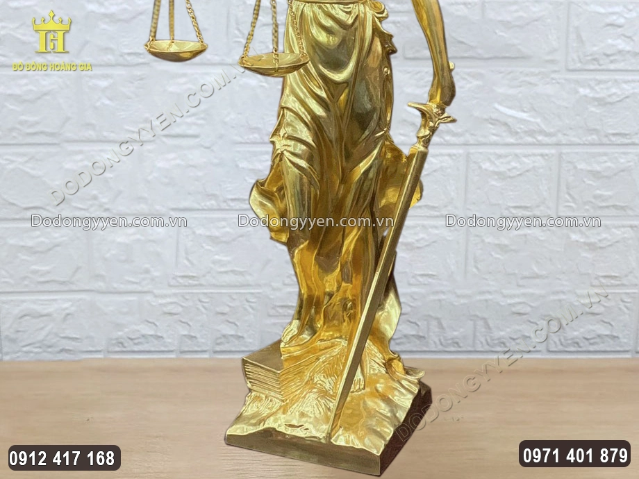 To&agrave;n bộ bề mặt dược d&aacute;t v&agrave;ng 24K sang trọng